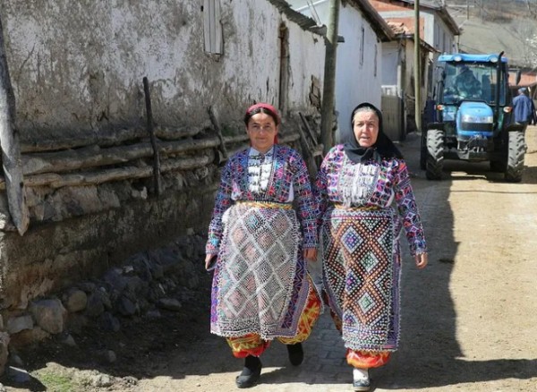 Türkiye sandık başına gitti: Yurdun dört bir yanından seçim manzaraları!